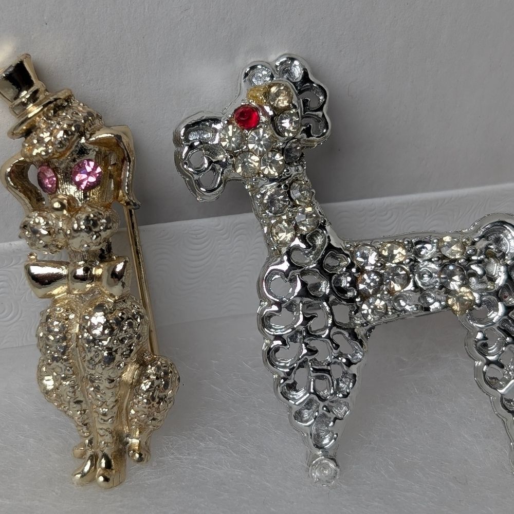 Vintage Poodle Brooch Pair Rhinestone Dog Pins Gold Silver Figural Grandmacore - Picture 8 of 11